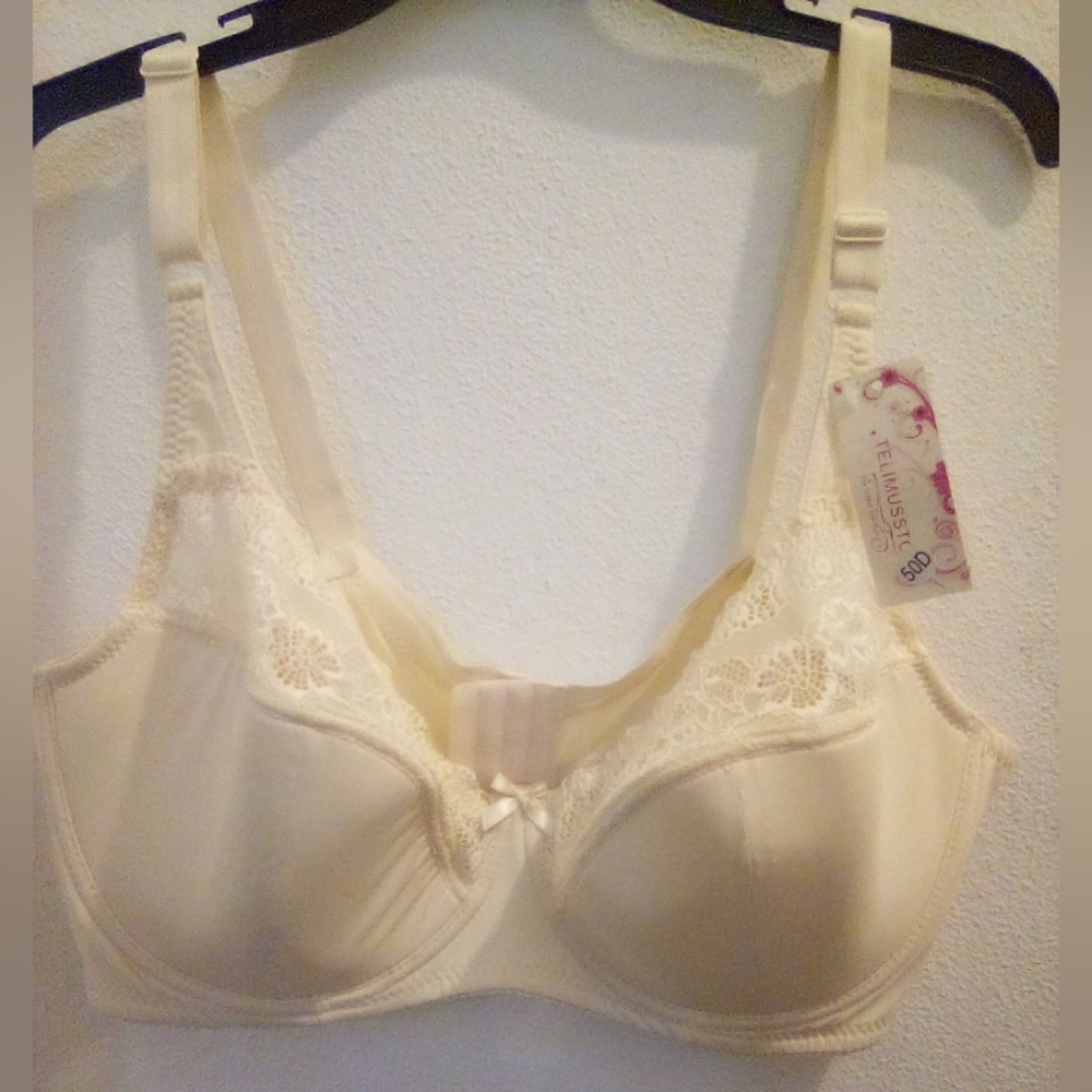 Telimussto Cream Full-Coverage Lace Bra with Adjustable Straps Size 50D